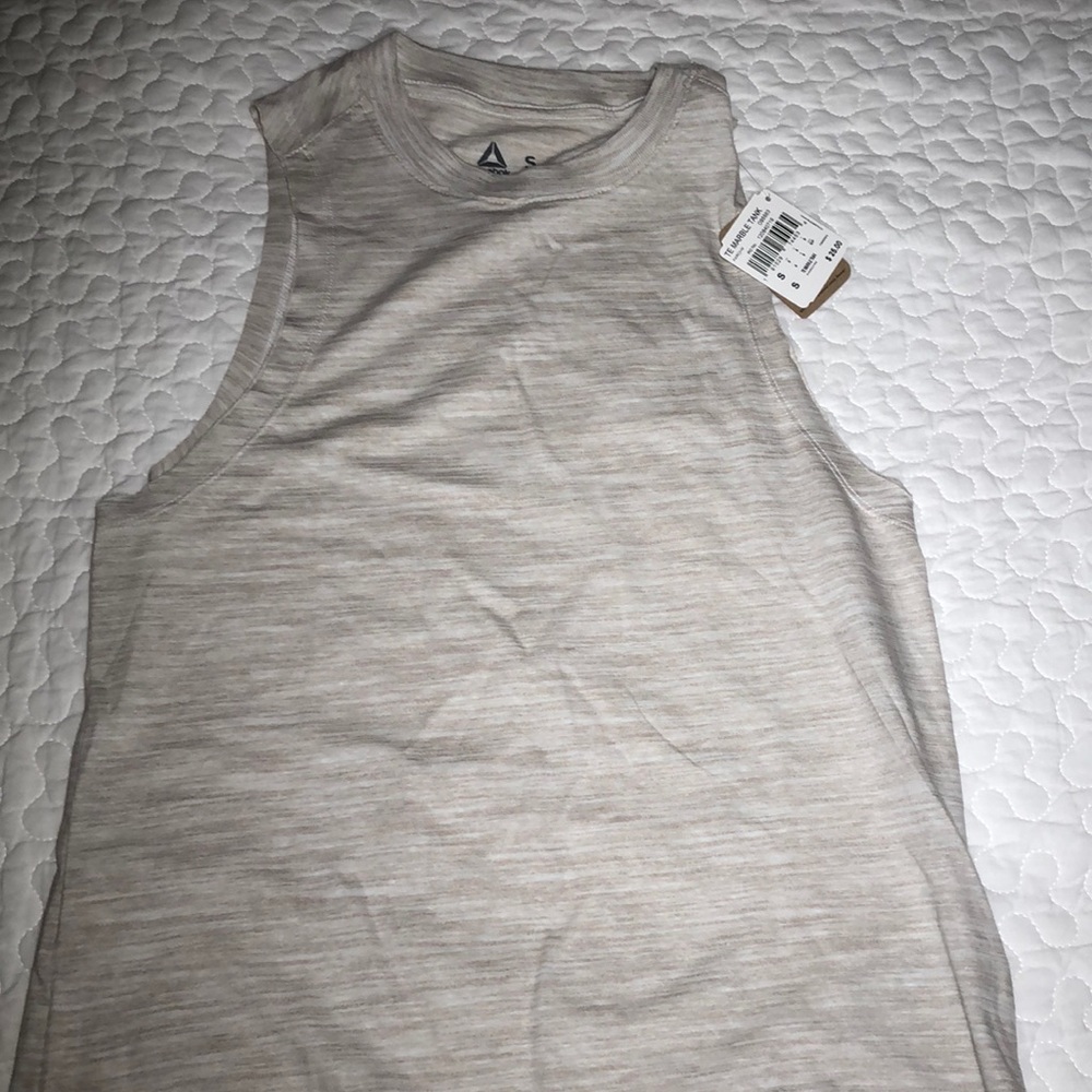 Reebok top